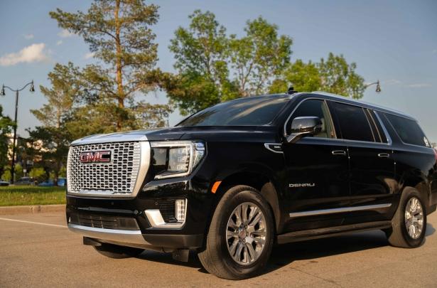 Black-GMC-Yukon-Denali-XL-Exterior