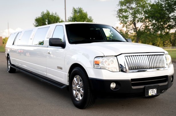 White-Ford-Expedition-Exterior